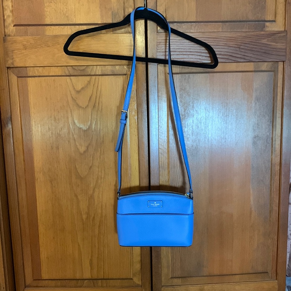 Kate spade cross body! Color blue. In great condition!!!